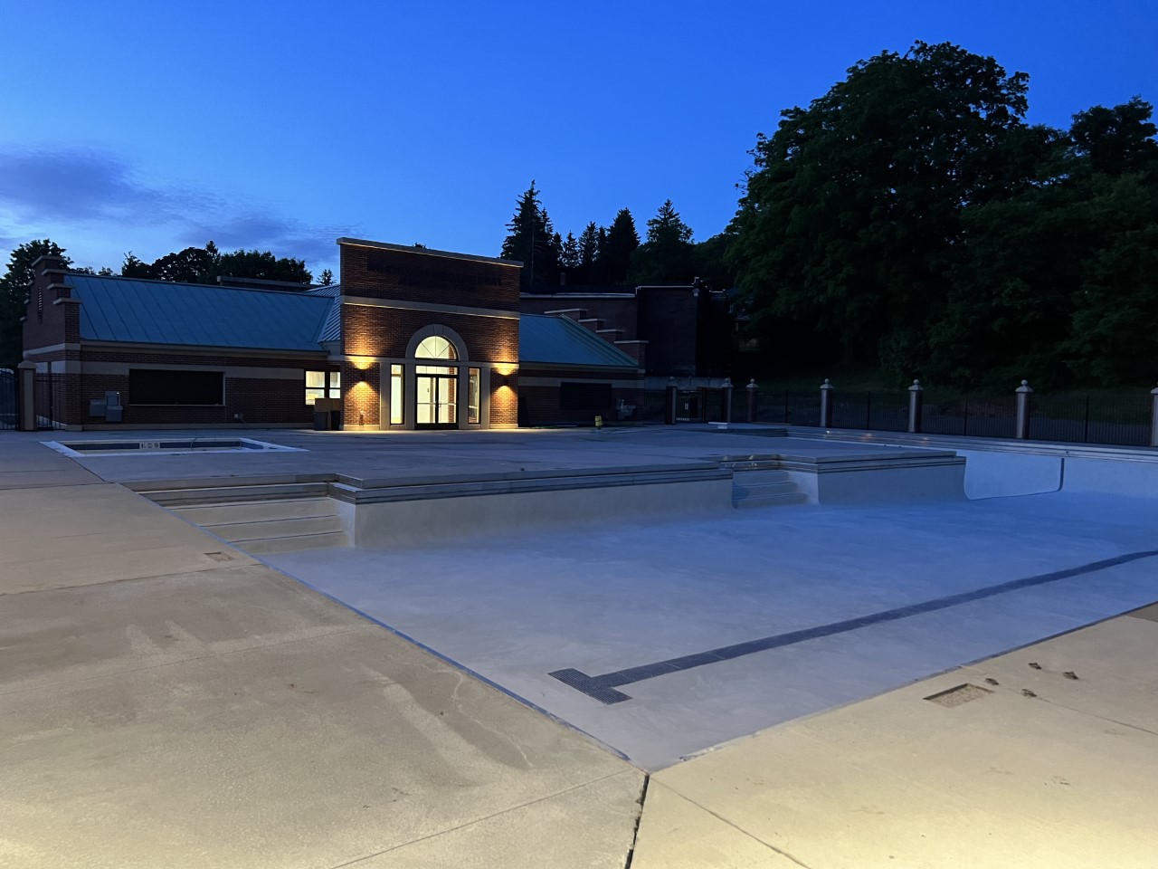 Pool Nighttime 6-21-2022.jpg